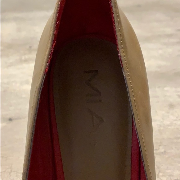 MIA Tan Brown Leather Pointed Pump - Picture 3 of 4